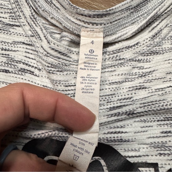 Lululemon Lost In Pace Long Sleeve - Chicago Blackhawks - Picture 7 of 10